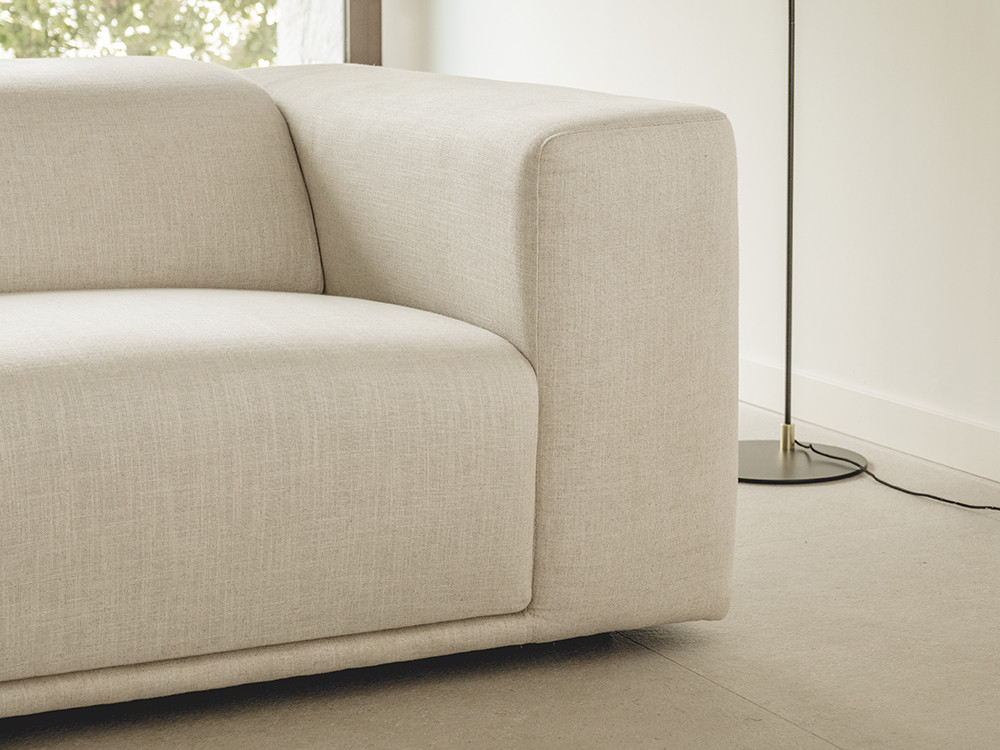 Personaliza el sofá modular Barine con chaiselongue en Mobel 6000 en Madrid, en finos textiles y con medidas a tu gusto.