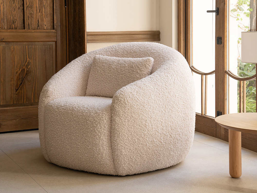 Descubre la sofisticada butaca giratoria Coral de Temasdos en Mobel 6000 en Madrid, en textil o piel a tu propia medida.