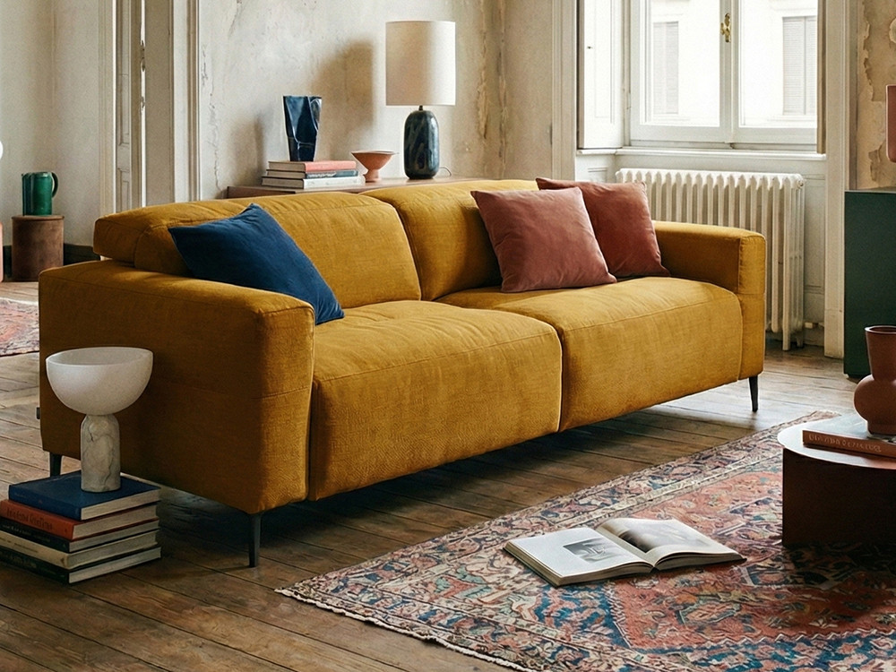 El sofá modular Asteria de Temasdos destaca en Seismil Studio, tapizado en finos textiles seleccionados a tu gusto.