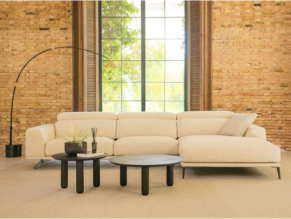 Descubre el sofá modular Nadir con chaiselongue de Temasdos en Mobel 6000 en Madrid, en sus textiles o piel seleccionados.