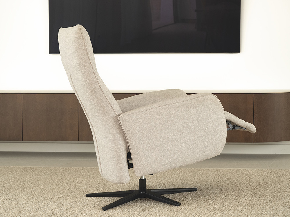 Tu butaca relax Omega manual o con dos motores te espera. Haz tu compra online en Mobel 6000, en textil o piel a tu medida.
