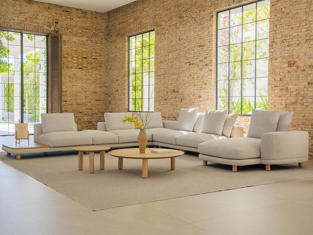 Descubre el sofá modular rinconera Platea con pata alta de Temasdos en Mobel 6000 en Madrid, en sus textiles seleccionados.