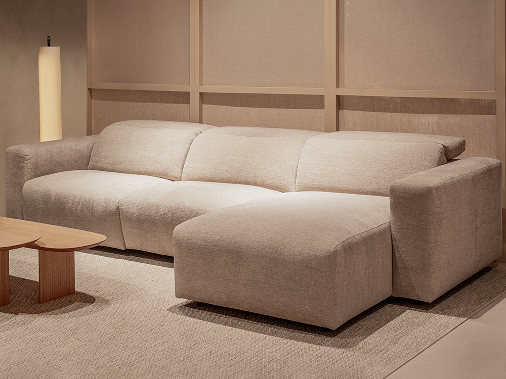 Descubre el sofá relax Sisal con chaiselongue de Temasdos en Mobel 6000 en Madrid, en textiles seleccionados a tu medida.