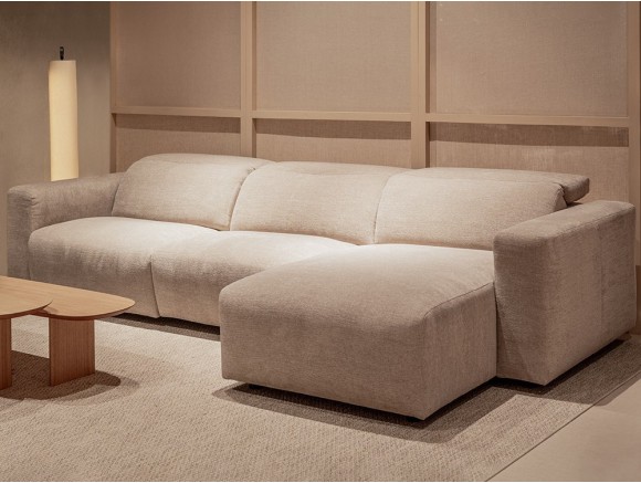 Descubre el sofá relax Sisal con chaiselongue de Temasdos en Mobel 6000 en Madrid, en textiles seleccionados a tu medida.