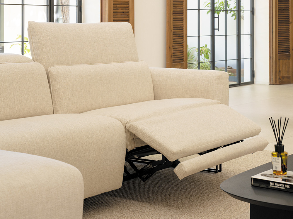 Tu sofá fijo o relax Tundra con chaiselongue de Temasdos te espera. Haz tu compra online en Mobel 6000, a tu propia medida.