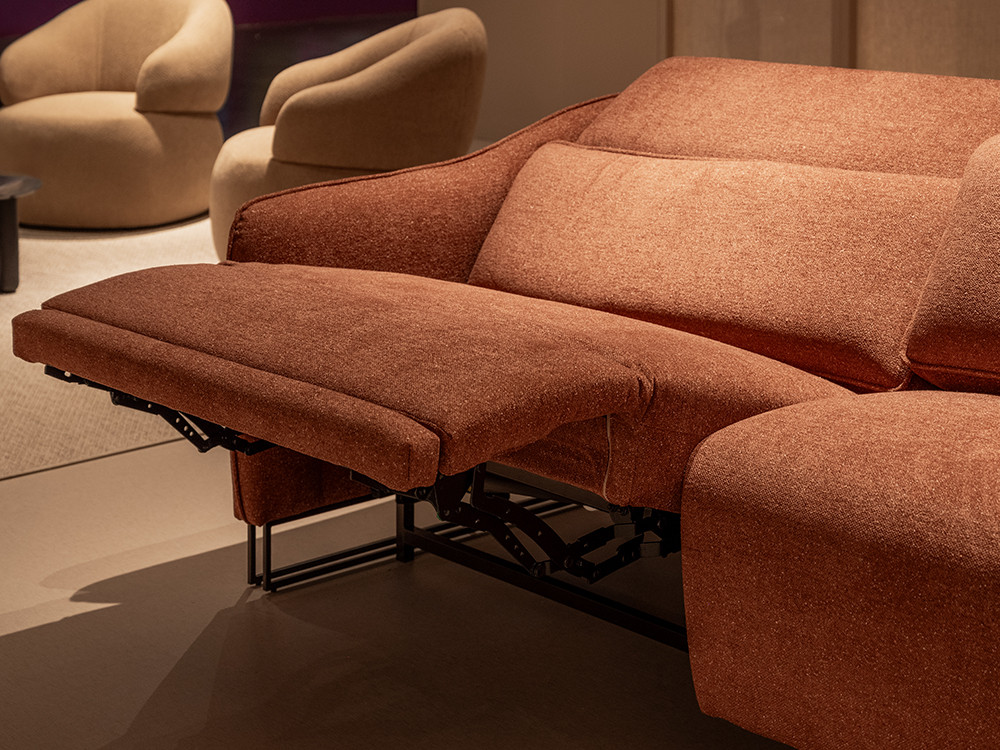 Personaliza tu sofá modular Zonda con asientos fijos o relax de Temasdos en Mobel 6000 en Madrid, en sus textiles a medida.