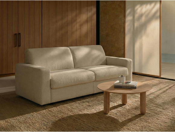 Descubre el sofá cama Alba con apertura italiana y colchón de 18cm en Mobel 6000 en Madrid, personalizable en tapizados.