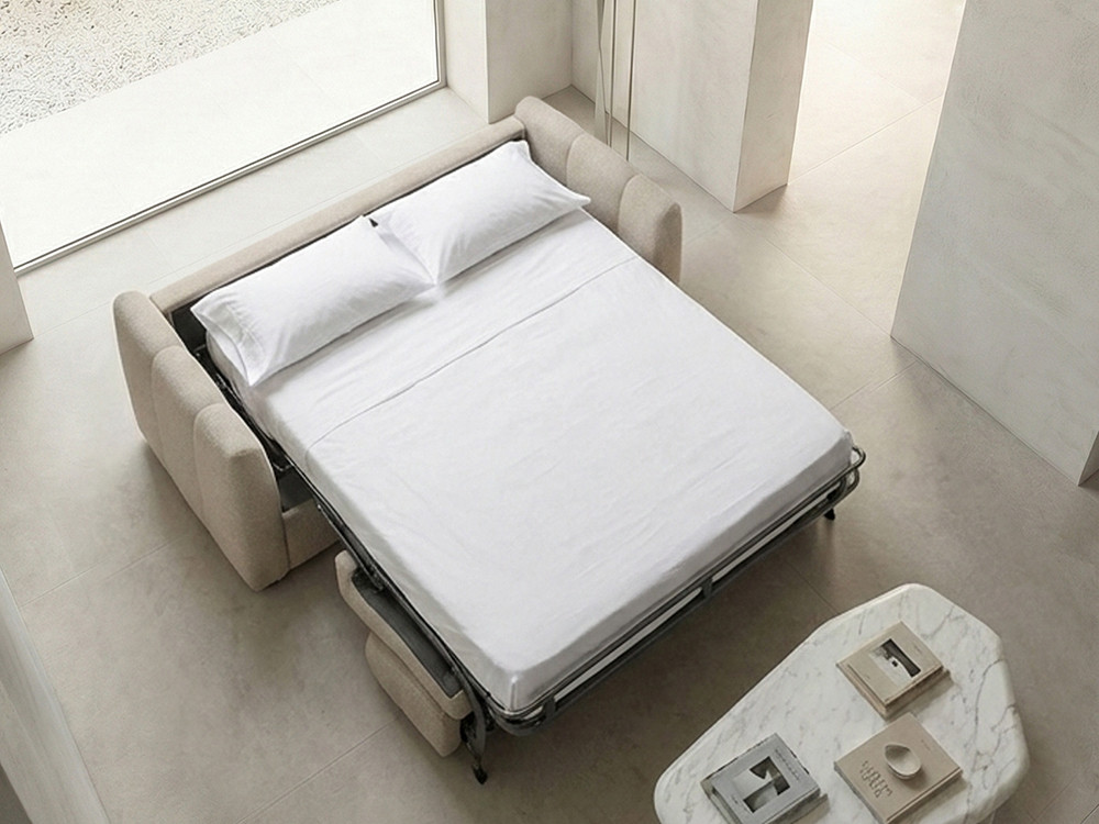 Compra online el sofá cama Lira Exprés en tejido Innuendo 130 de Anteprima en Mobel 6000 en Madrid, con su entrega rápida.