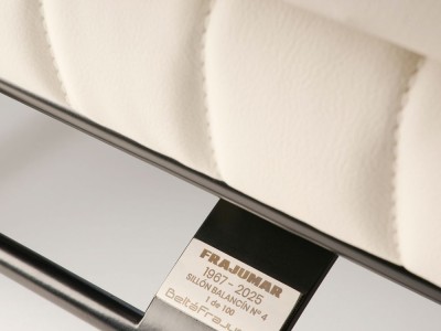 Diseña un rincón de relax con la distinguida butaca balancín nº4 de Frajumar de edición limitada en Mobel 6000 en Madrid.