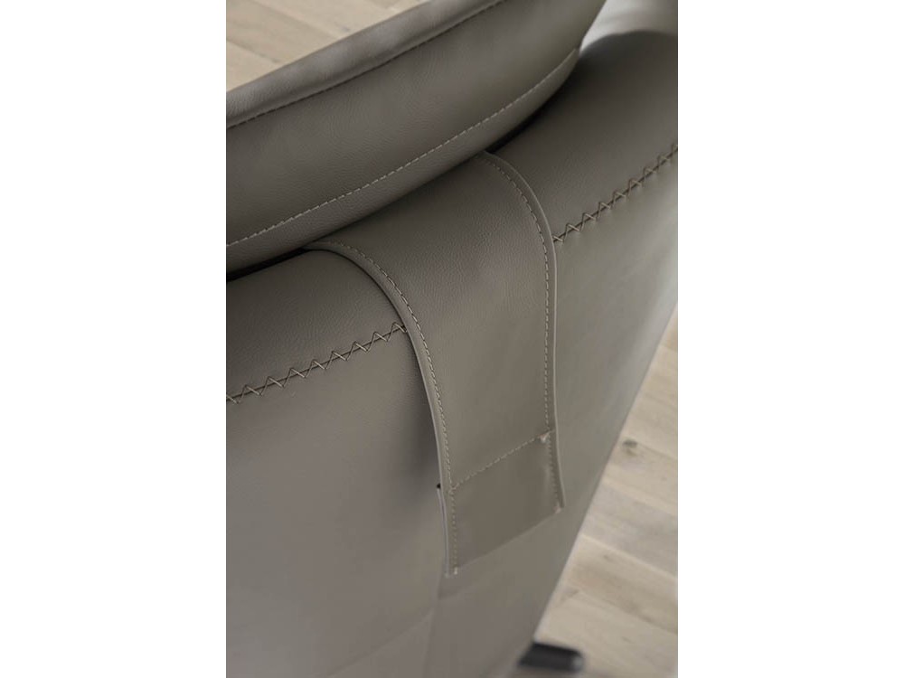 Sillón giratorio con pie de acero y asiento tapizado en piel sintética 5044 de Ángel Cerdá en Mobel 6000