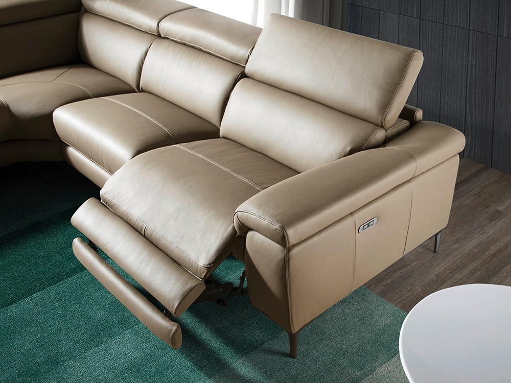 Sofá Rinconera 6042-6043 tapizada en piel color visón con mecanismo relax Harmony by Ángel Cerdá 