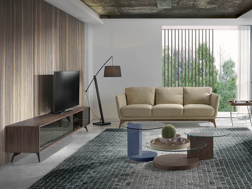 Mesa de centro redonda a dos alturas chapada en nogal Ángel Cerdá 2019 en Mobel 6000