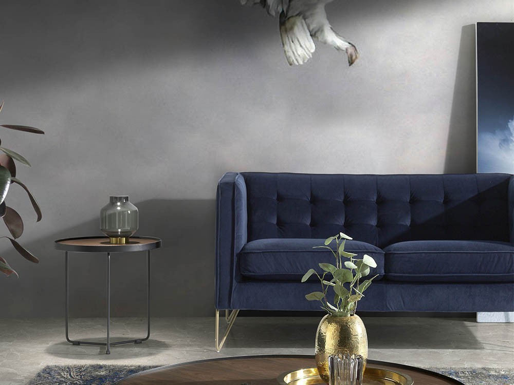 Mesa axiliar redonda con estructura de acero negro y sobre en chapa nogal 2028 de Ángel Cerdá