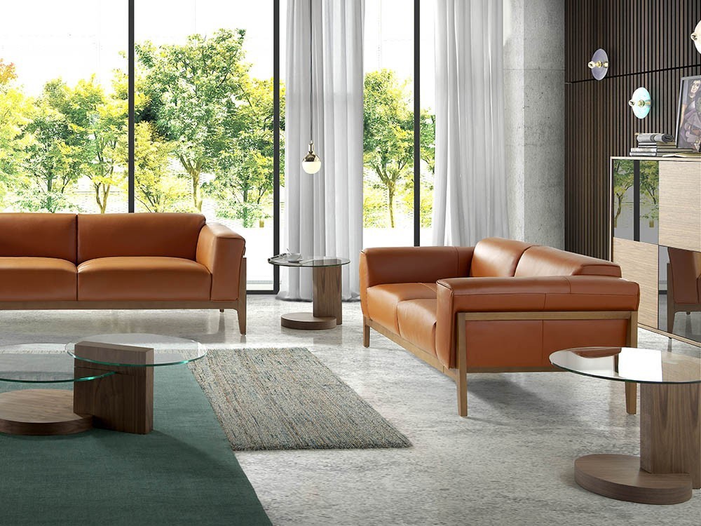 Mesa auxiliar con pie de madera chapada en nogal y sobre de cristal templado 2036 de Ángel Cerdá