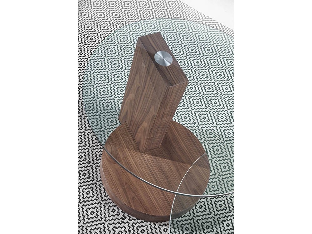 Mesa auxiliar con pie de madera chapada en nogal y sobre de cristal templado 2036 de Ángel Cerdá