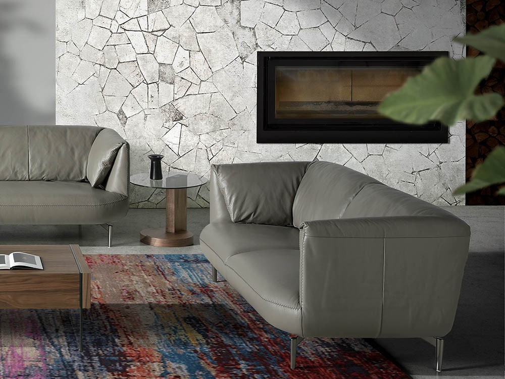 Mesa auxiliar con pie de madera chapada en nogal y sobre de cristal templado 2036 de Ángel Cerdá