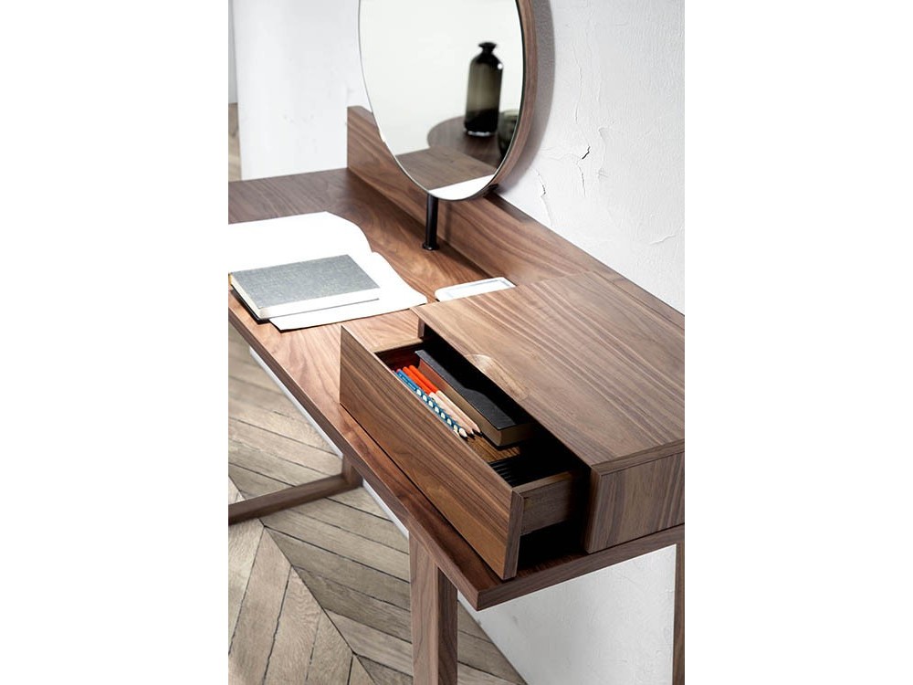 Tocador Atelier 7000 de madera chapada en nogal con espejo incorporado de la colección Harmony de Ángel Cerdá