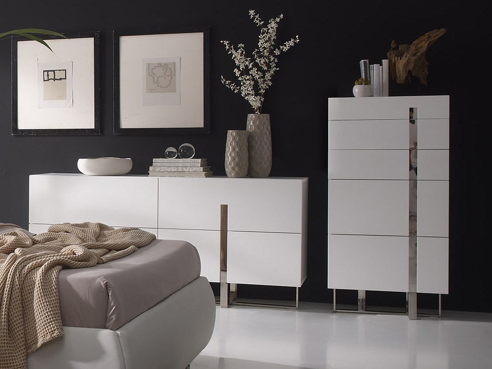 Aparador lacado en blanco brillo con estructura de acero 3052 de Ángel Cerdá en Mobel 6000
