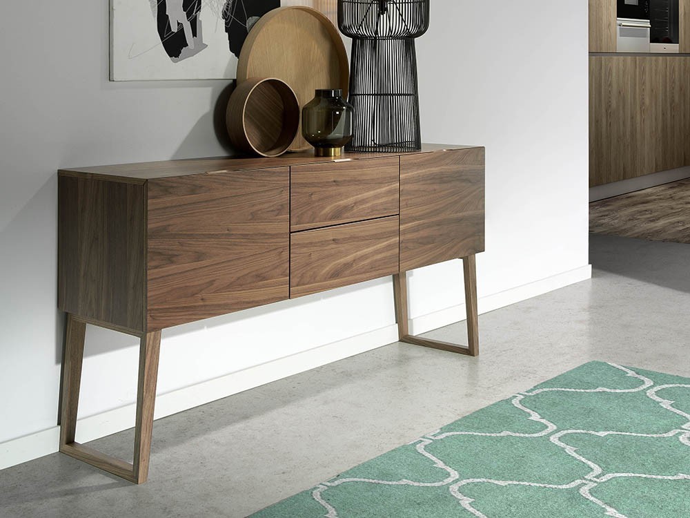 Aparador chapado en nogal con dos puertas y dos cajones 3077 de Ángel Cerdá en Mobel 6000