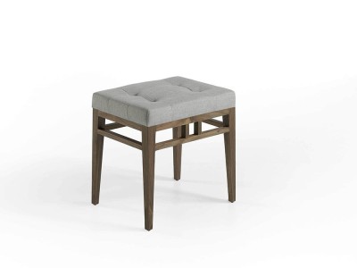 Taburete acolchado con estructura de madera chapa nogal tapizada en textil 5027 de Ángel Cerdá