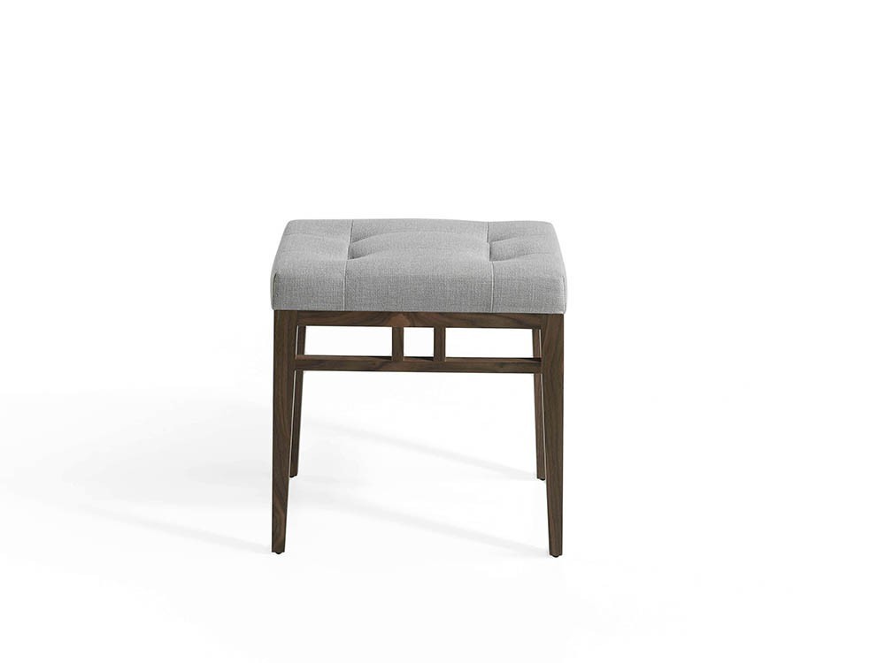 Taburete acolchado con estructura de madera chapa nogal tapizada en textil 5027 de Ángel Cerdá