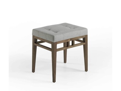 Taburete acolchado con estructura de madera chapa nogal tapizada en textil 5027 de Ángel Cerdá