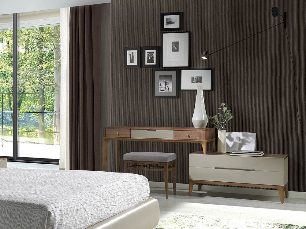 Taburete acolchado con estructura de madera chapa nogal tapizada en textil 5027 de Ángel Cerdá