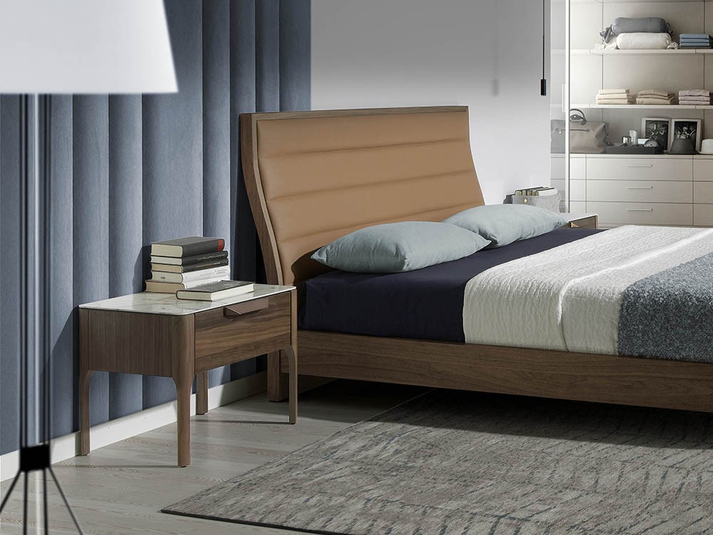 Mesita de noche chapada en nogal con tapa porcelánica Ángel Cerdá 7038 en Mobel 6000