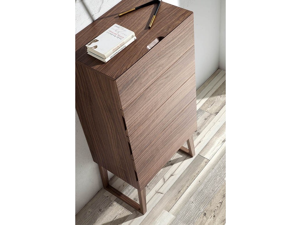 Cajonera con cuatro cajones de estilo nórdico 7024 chapada en nogal de Ángel Cerdá en Mobel 6000