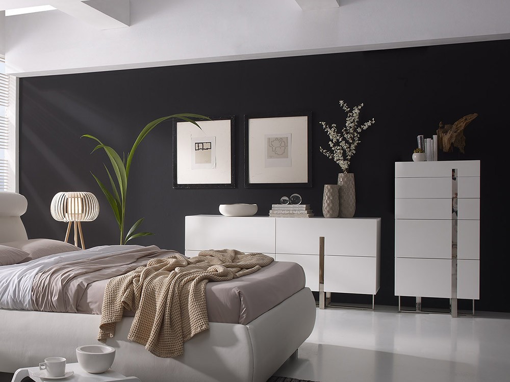 Sifonier con cinco cajones lacado en blanco brillo con estructura de acero cromado 7018 de Ángel Cerdá