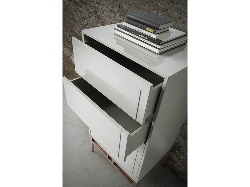 Sifonier con cuatro cajones lacado en tono niebla con pies chapados en nogal 7036 de Ángel Cerdá