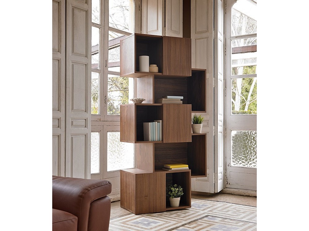 Librería con diseño de cubos superpuestos chapada en nogal natural 3021 Harmony de Ángel Cerdá