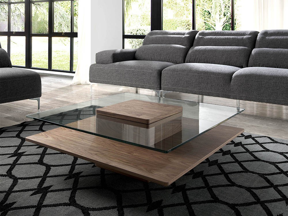 Mesa de centro cuadrada chapada en nogal con sobre de cristal templado 2017 de Ángel Cerdá en Mobel 6000