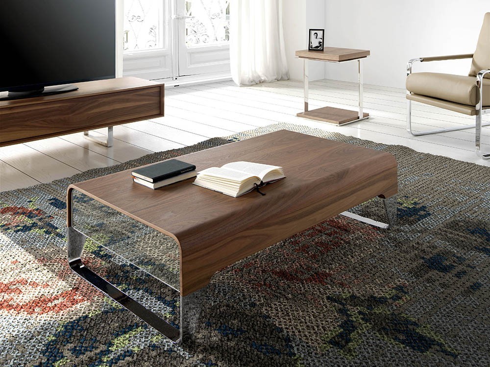 Mesa de centro con base de acero cromado y estructura con dos cajones chapada en nogal 2001 de Ángel Cerdá