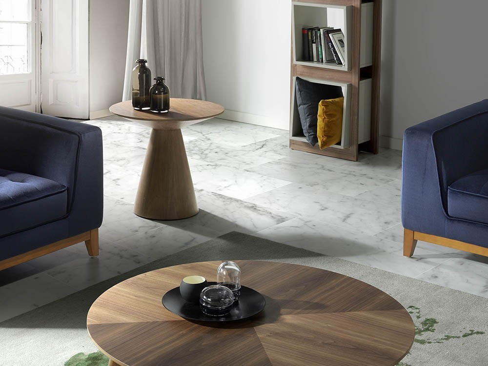 Mesa auxiliar redonda chapada en nogal 2043 de Ángel Cerdá Harmony