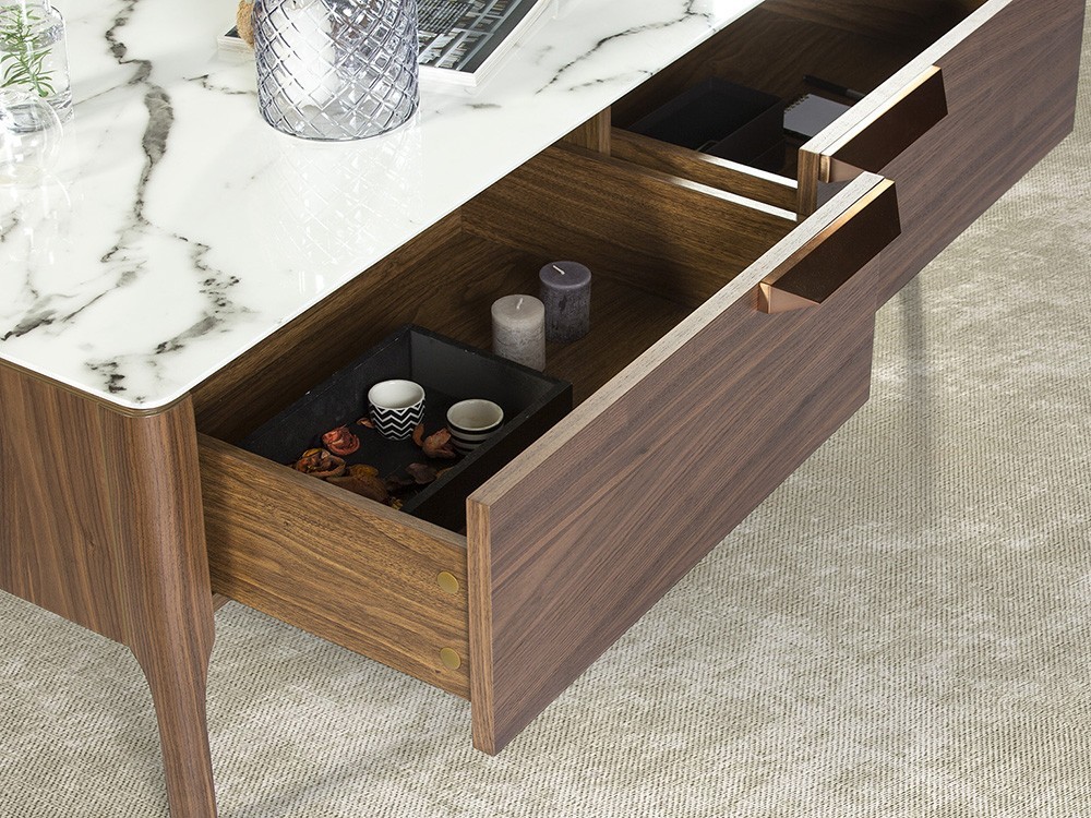 Mesa de centro chapada en nogal con tapa de mármol porcelánico 2046 de Ángel Cerdá en Mobel 6000