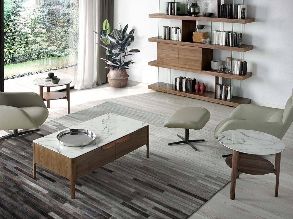 Mesa auxiliar redonda chapada en nogal con tapa de mármol porcelánico 2047 de Ángel Cerdá