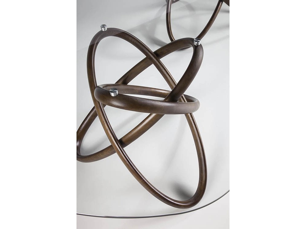 Mesa redonda de comedor con base de madera torneada y sobre de cristal templado 1020 Harmony de Ángel Cerdá