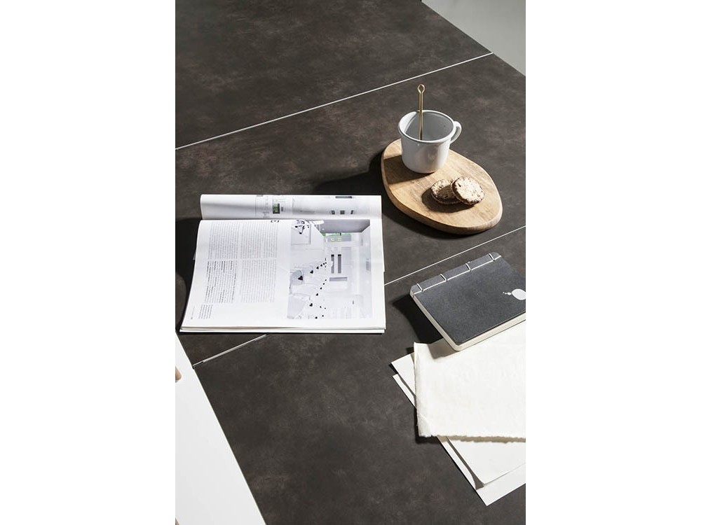 Mesa de comedor extensible con base chapada en nogal y sobre de mármol porcelánico 1026 Ángel Cerdá