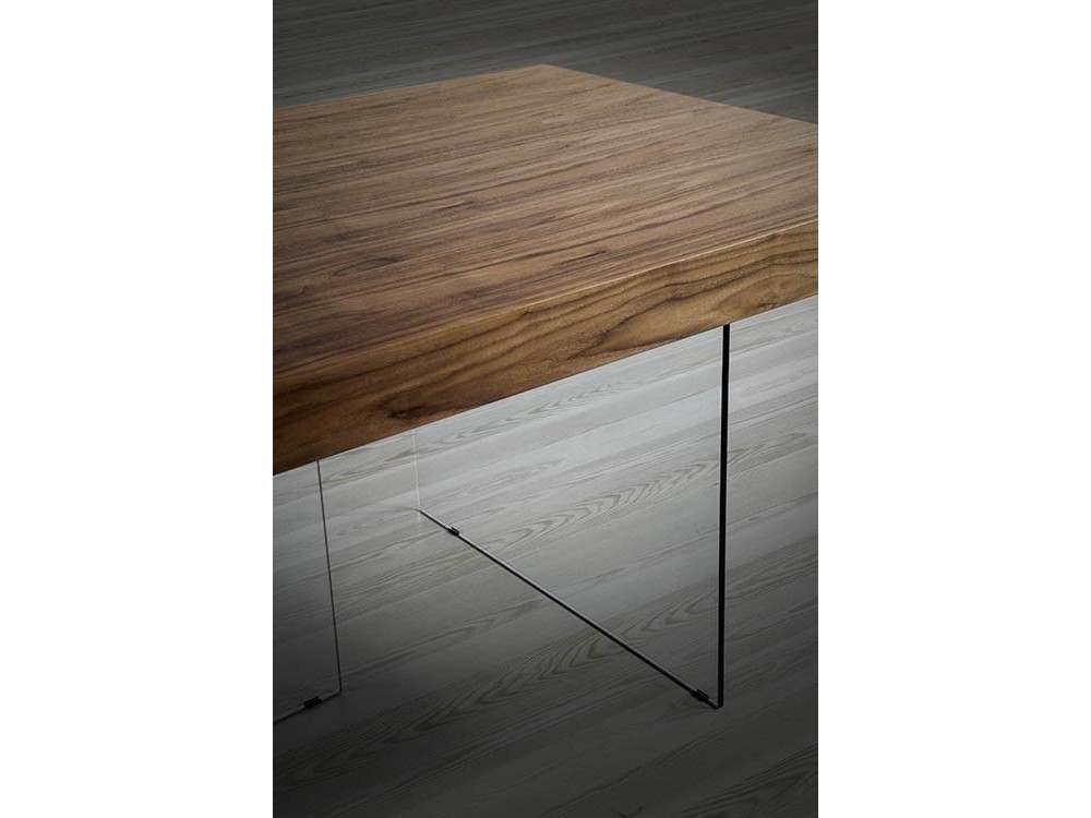 Mesa de comedor con sobre de chapa de nogal y pies de cristal templado 1028 de Ángel Cerdá