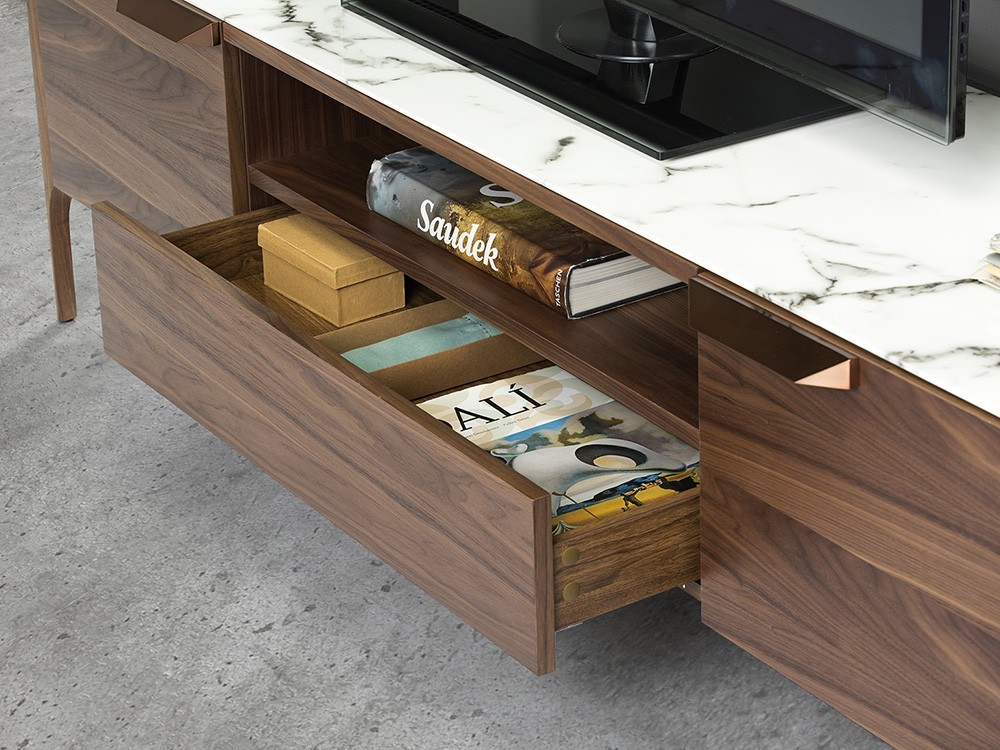 Mueble de televisión chapado en nogal con tapa de mármol porcelánico 3078 Ángel Cerdá Harmony