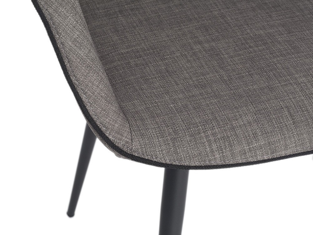 Silla de diseño envolvente con asiento de espuma de poliuretano tapizada en textil y pies de acero negro 4005