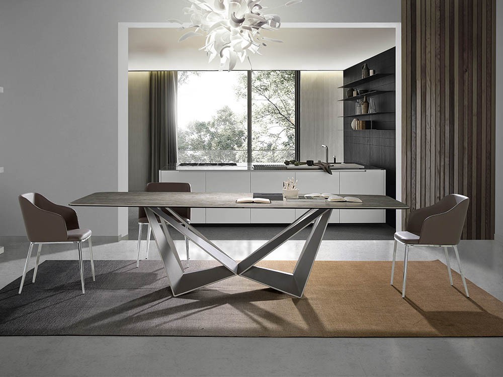 Silla de diseño con estructura de acero y asiento tapizado en piel sintética 4022 de Ángel Cerdá