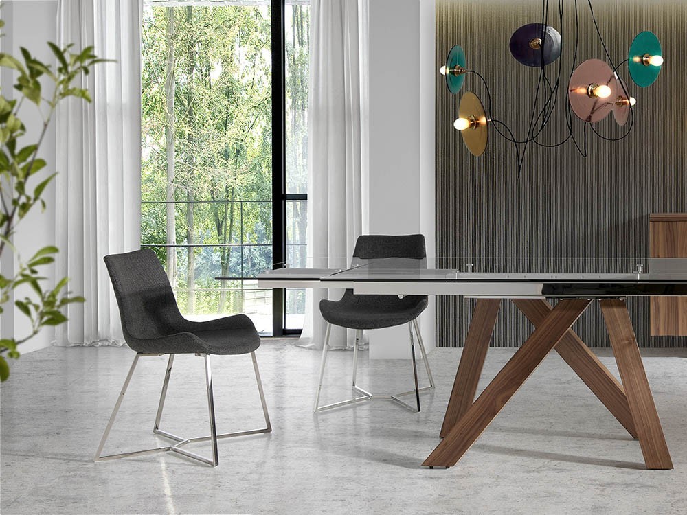 Silla de diseño con pies de acero cromado y asiento tapizado en textil 4009 Harmony de Ángel Cerdá