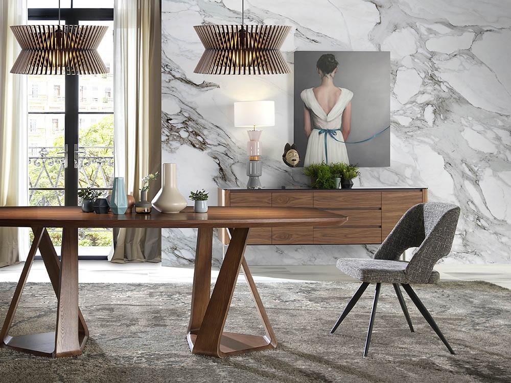 Silla de diseño 4010 con asiento tapizado en textil y pies de acero epoxi negro Harmony de Ángel Cerdá