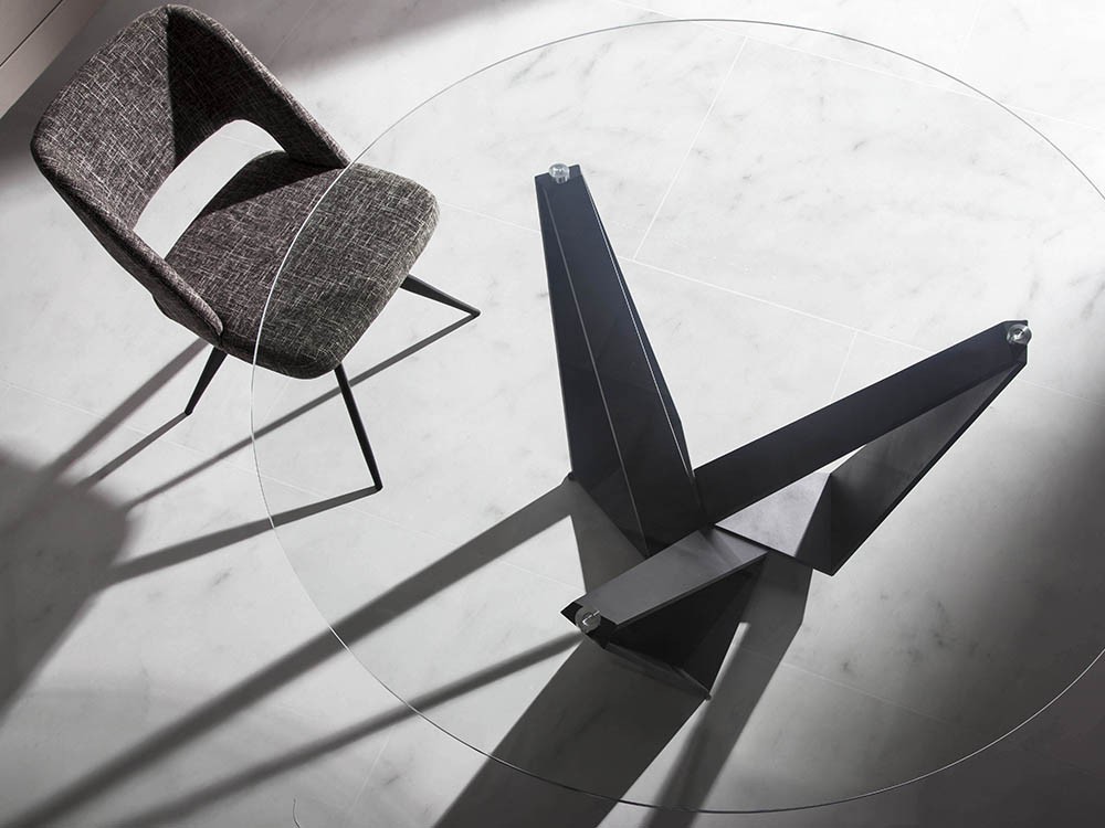 Silla de diseño 4010 con asiento tapizado en textil y pies de acero epoxi negro Harmony de Ángel Cerdá