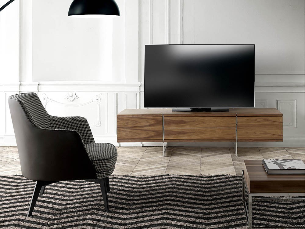 butaca tapizada en textil pata de gallo y polipiel marrón oscuro con pies de acero negro 5011 Harmony de Ángel Cerdá