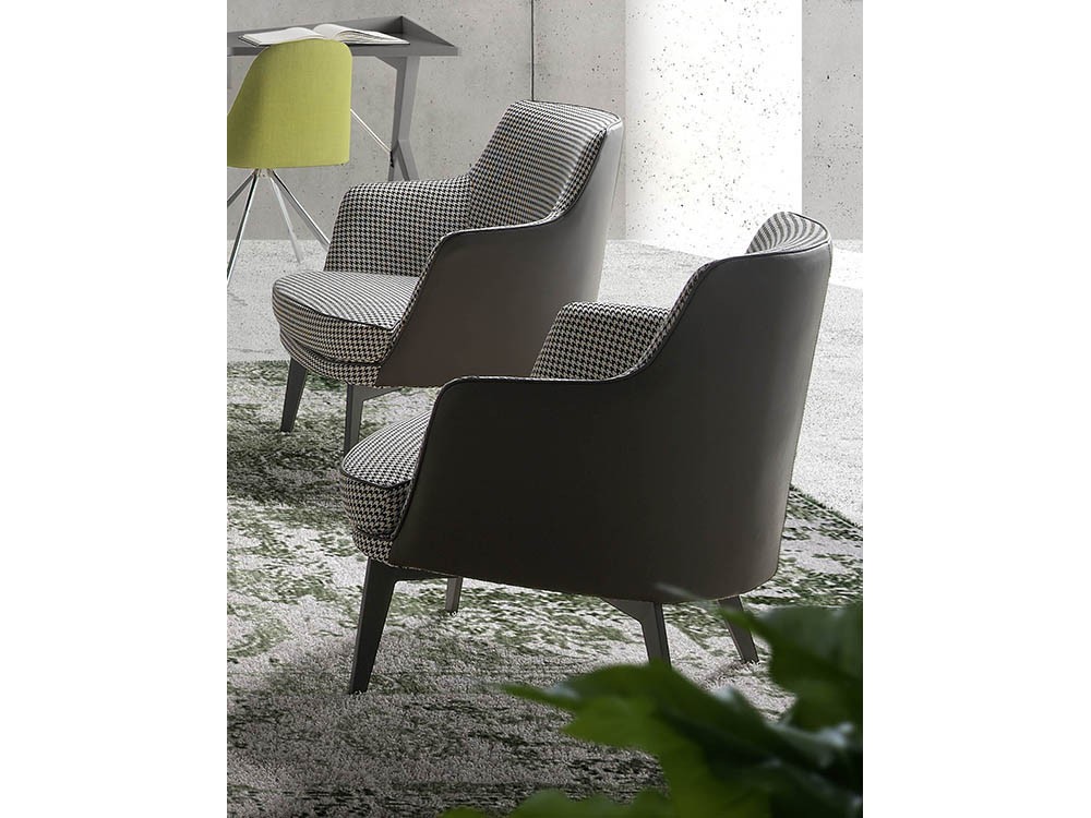 butaca tapizada en textil pata de gallo y polipiel marrón oscuro con pies de acero negro 5011 Harmony de Ángel Cerdá