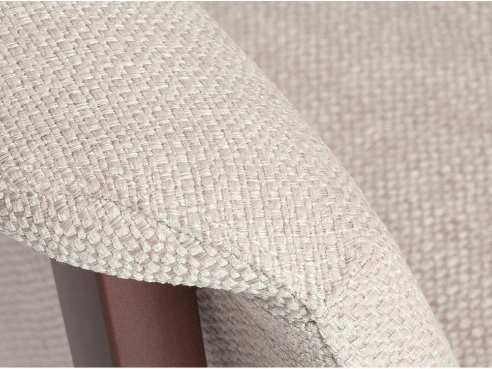 Butaca tapizada en textil con estructura de acero cobre 5010 Harmony de Ángel Cerdá