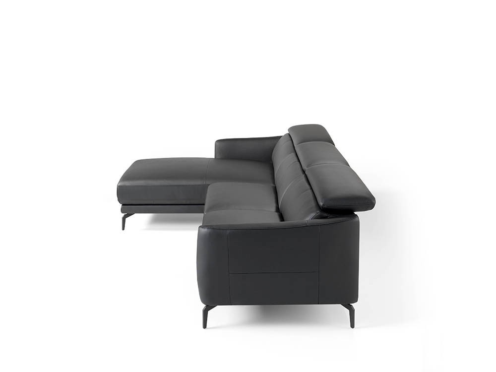 Sofá con Chaiselongue 6058/6059 tapizado en piel, elige si quieres chaiselongue a derecha o izquierda de Ángel Cerdá
